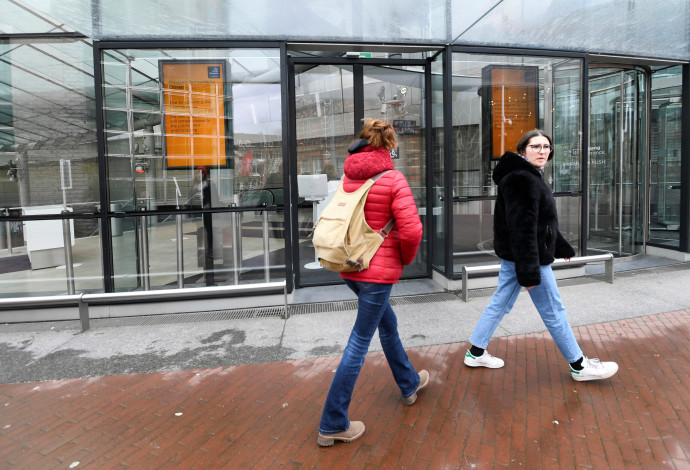 בשל הקורונה: מוזיאון סגור באמסטרדם (צילום:  REUTERS/Piroschka van de Wouw)