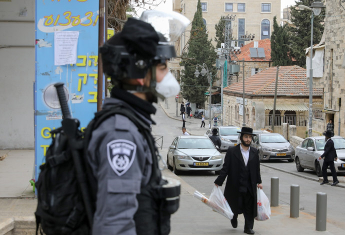 קורונה: אכיפת המשטרה במאה שערים, ירושלים (צילום:  מארק ישראל סלם)