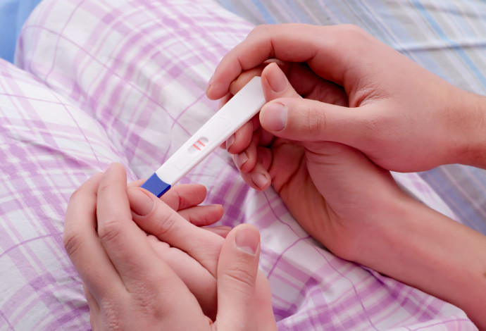 בדיקת היריון (צילום:  אינג אימג')