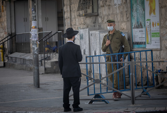 קורונה בישראל - למצולמים אין קשר לנאמר בכתבה  (צילום:  יונתן זינדל, פלאש 90)