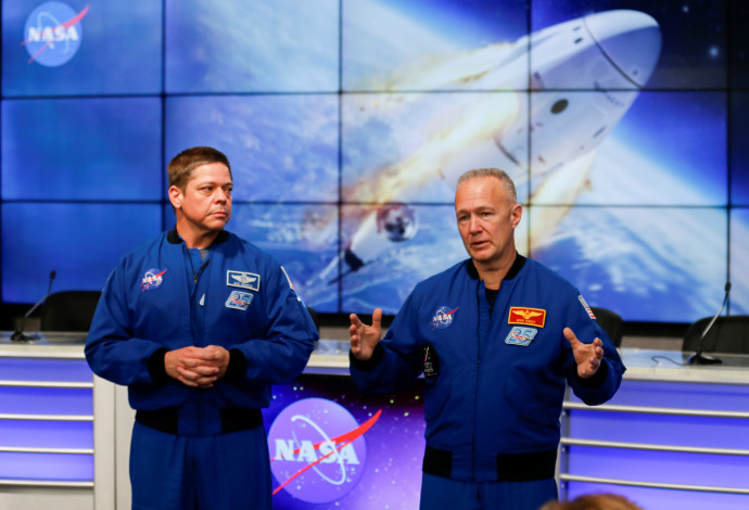 האסטרונאוטים בוב דאנקן ודאג הארלי (צילום:  REUTERS/Joe Skipper)