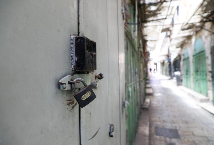 קורונה: עסקים סגורים בשוק בירושלים המזרחית (צילום:  מרק ישראל סלם)