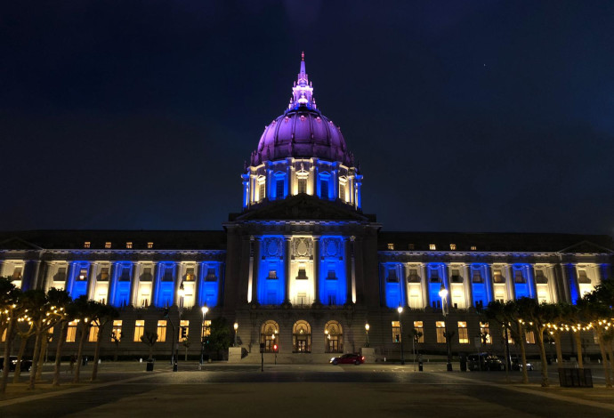 יום העצמאות: בניין העירייה בסן פרנסיסקו בצבעי כחול לבן  (צילום:  הקונסוליה הכללית בסן פרנסיסקו)
