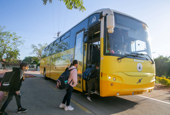 תלמידים חוזרים ללימודים (צילום:  יוסי אלוני, פלאש 90)