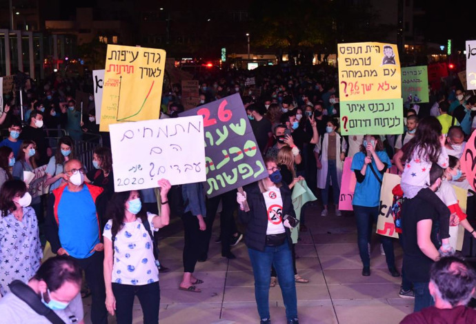 מחאת המתמחים בכיכר הבימה (צילום:  אלעד גוטמן)