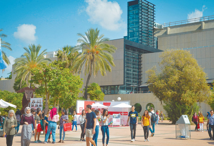 סטודנטים באוניברסיטת ת"א, ארכיון. למצולמים אין קשר לנאמר בכתבה. צילום: פלאש 90