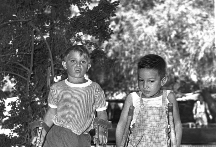 ילדים חולי פוליו (צילום:  דוד אלדן- לע"מ)