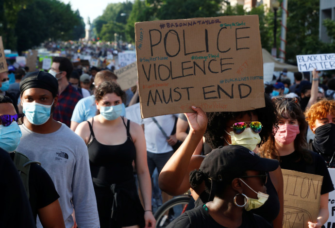 המחאה בארה"ב: הפגנה המונית בוושינגטון  (צילום:  REUTERS/Jim Bourg)