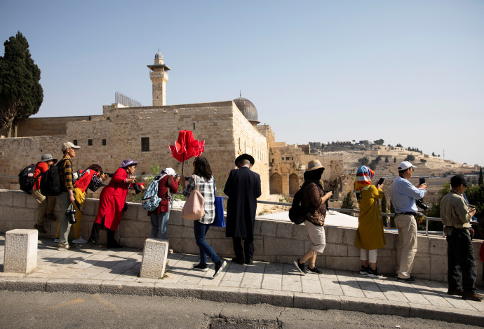 תיירים בירושלים (צילום:  רויטרס / רונן זבולון)