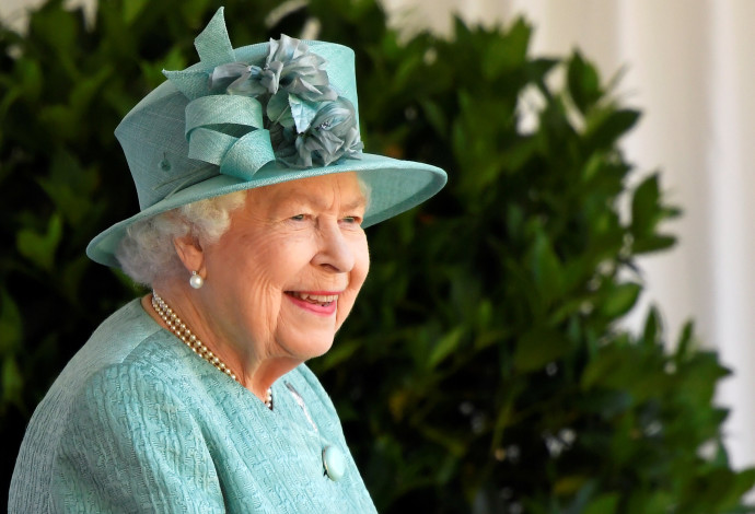 המלכה אליזבת (צילום:  REUTERS/Toby Melville/Pool TPX IMAGES OF THE DAY)