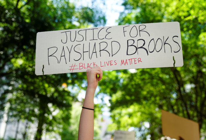 מחאה על הריגתו של רישרד ברוקס (צילום:  רויטרס)