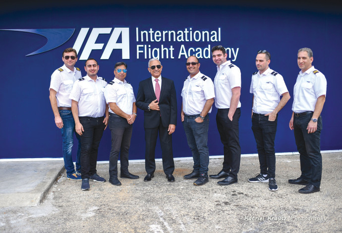 צוות IFA בית הספר לטיסה (צילום:  כתריאל קראוס)