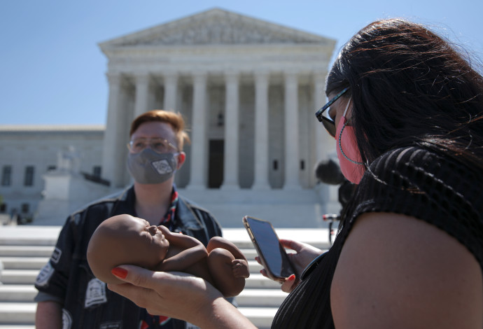 הפגנות נגד הפלות בוושינגטון (צילום:  REUTERS/Carlos Barria)
