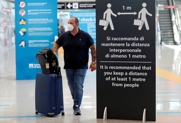 שדה התעופה באיטליה נפתח מחדש לטיסות (צילום:  GUGLIELMO MANGIAPANE, REUTERS)