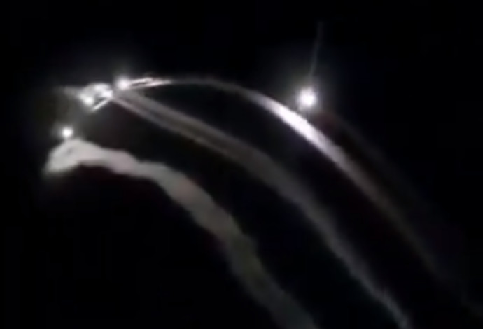 הזרועות הצבאיות ברצועת עזה שיגרו רקטות לעבר הים (צילום:  התקשורת הערבית)