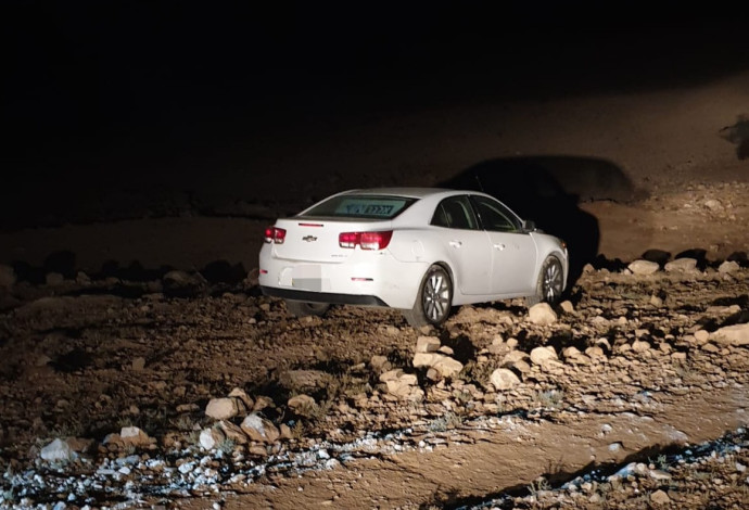 הרכב של החשוד בתאונת פגע וברח בערד (צילום:  דוברות המשטרה)
