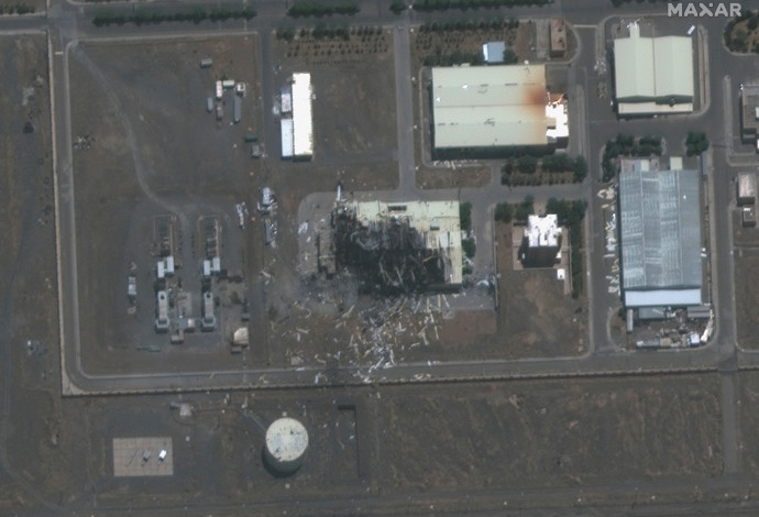 צילום לוויין של הנזק שנגרם לאתר הגרעין בנתנז (צילום:  רויטרס)