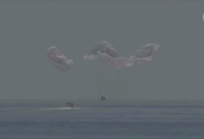 spaceX נוחתת בים (צילום:  רויטרס)