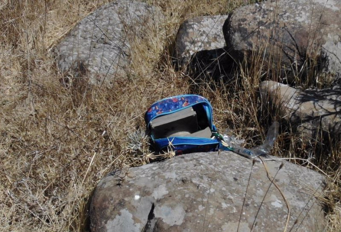 התיק עם המטענים שנמצאו ברמת הגולן (צילום:  דובר צה"ל)