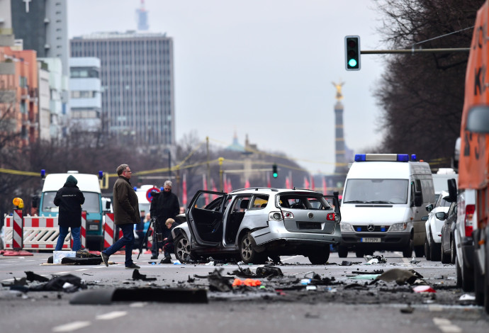 תאונת דרכים, אילוסטרציה (למצולמים אין קשר לנאמר בכתבה) (צילום:  ODD ANDERSEN/AFP via Getty Images)