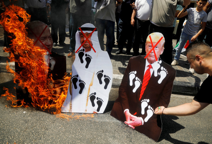 הפגנות נגד ההסכם בין ישראל לאיחוד האמירויות (צילום:  REUTERS/Raneen Sawafta)