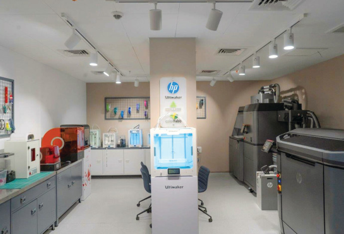 מרכז מדפסות תלת ממד בחברת מפעיל (צילום:  חברת מפעיל)