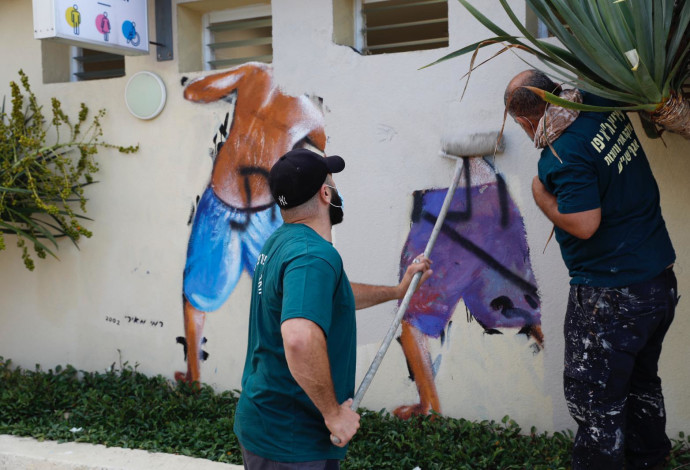 מחיקת ציור הקיר בתל אביב (צילום:  גיא יחיאלי)