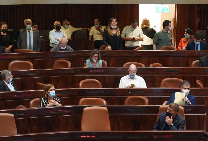 ההצבעה במליאת הכנסת על דחיית התקציב (צילום:  דוברות הכנסת, יהונתן סמייה)