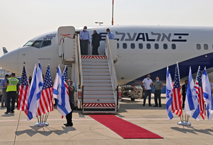 הטיסה הראשונה לאבו דאבי יוצאת לדרך (צילום:  Menahem Kahana/Pool via REUTERS)