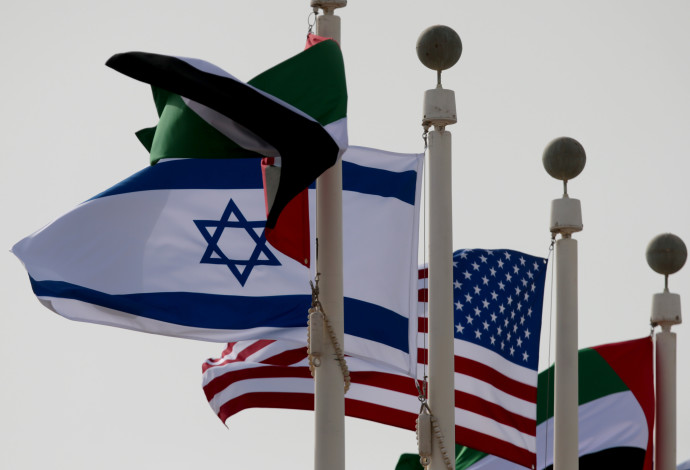 דגל ישראל בנמל התעופה באבו דאבי (צילום:  REUTERS/Christopher Pike)