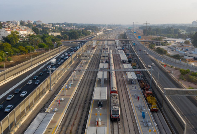 מסילת הרכבת המחושמלת (צילום:  שבתאי טל, רכבת ישראל)