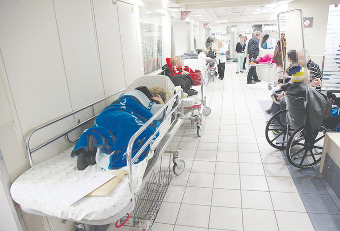 מסדרון בית חולים (צילום:  נאור רהב)