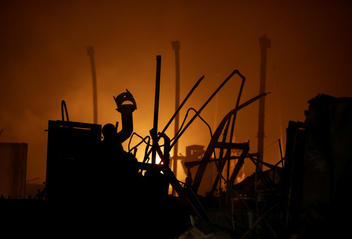בית ספר יסודי שנשרף בקליפורניה (צילום:  REUTERS/Fred Greaves)