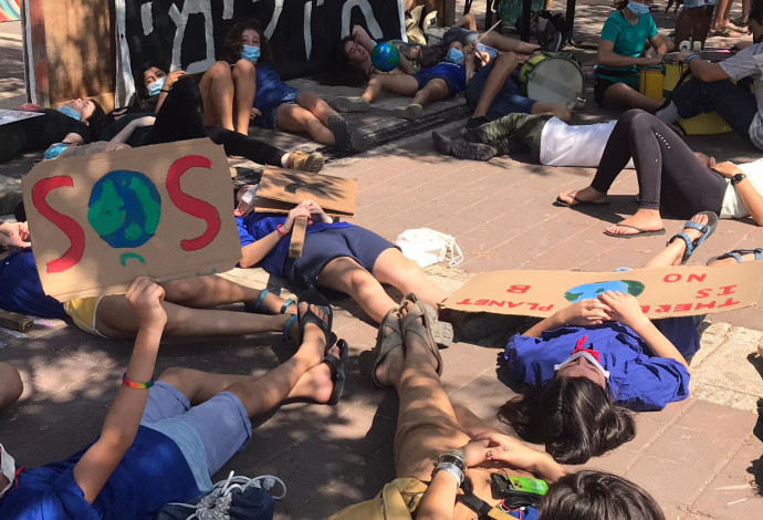 מחאת Die-In, כיכר ציון בירושלים (צילום:  מגמה ירוקה)