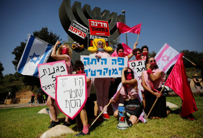 הפגנה מול הכנסת נגד החוק להגבלת הפגנות (צילום:  אוליבייה פיטוסי, פלאש 90)