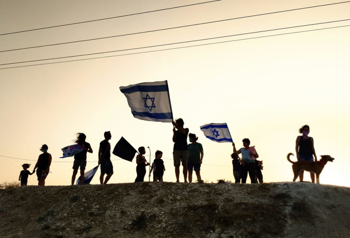 המחאה נגד נתניהו בנערן, בקעת הירדן (צילום:  שירן בן יעקב)