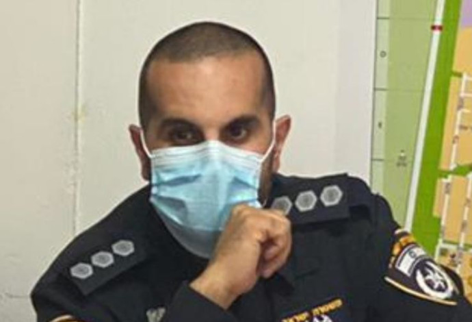 השוטר יעקב פיטר (צילום:  דוברות המשטרה)