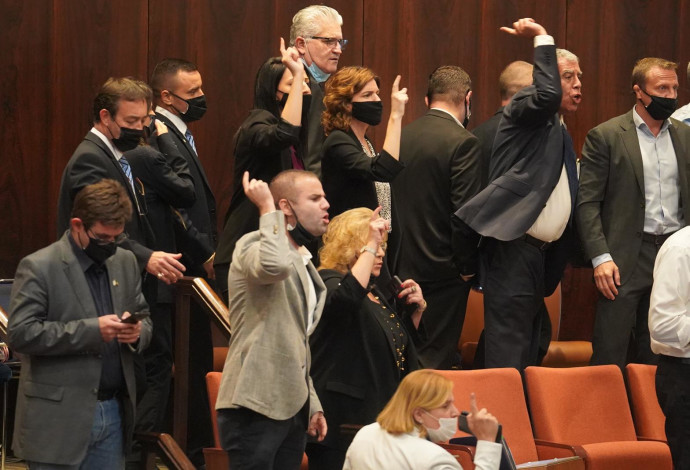 ההצבעה על הקמת ועדת החקירה לפרשת הצוללות (צילום:  דוברות הכנסת, שמוליק גרוסמן)