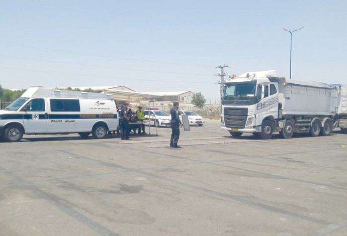 משקל משאיות (צילום:  דוברות המשטרה)