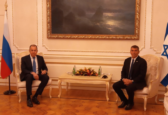 שר החוץ גבי אשכנזי נפגש עם עמיתו הרוסי, סרגיי לברוב (צילום:  דוברות משרד החוץ)