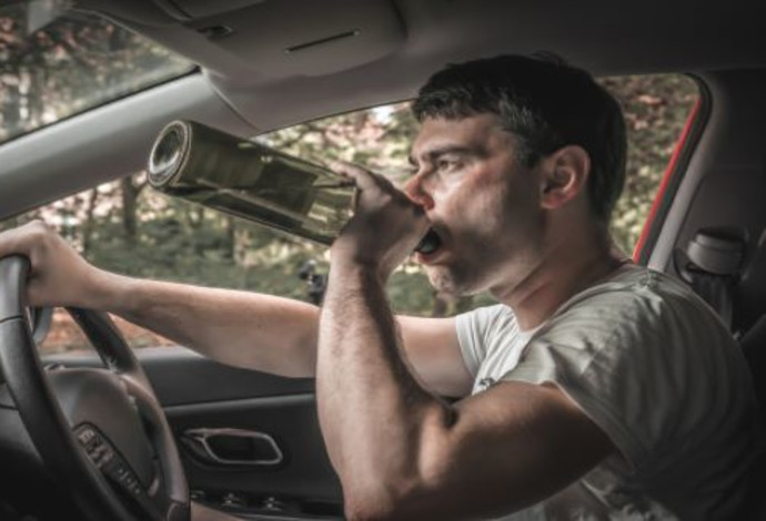 נהיגה בשכרות (צילום:  Shutterstock)