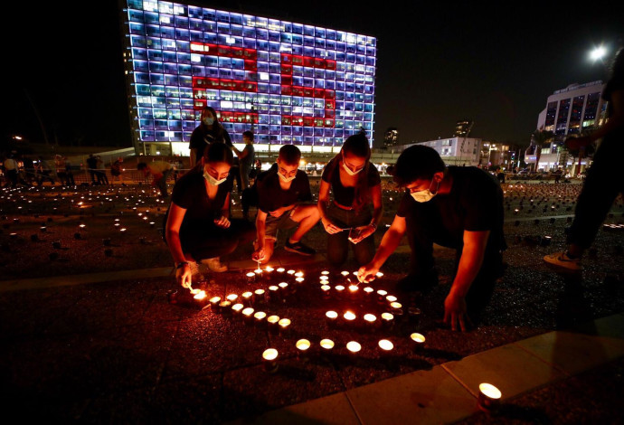 כיכר רבין ביום ציון 25 השנים להירצחו של רה"מ (צילום:  רונן טופלברג,מרכז יצחק רבין)