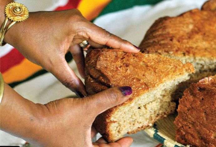 דאבו, לחם אתיופי (צילום:  פסקל פרץ-רובין)