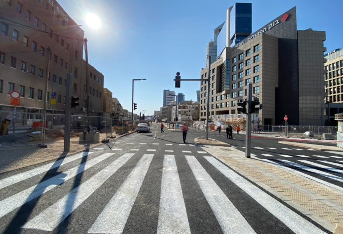 רחוב יהודה הלוי בתל אביב נפתח לתנועה לאחר חמש שנים (צילום:  אבשלום ששוני)