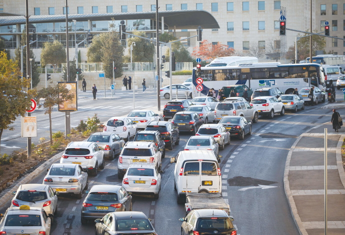 עומס בתנועה בירושלים (צילום:  הדס פרוש, פלאש 90)