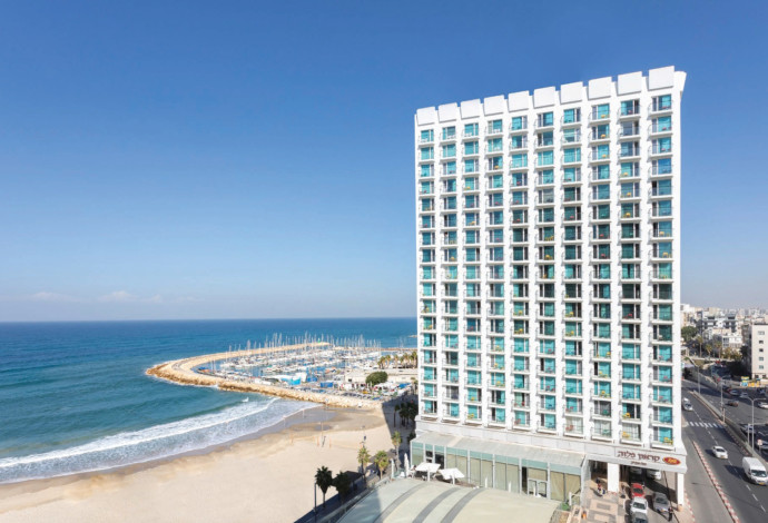 מלון קראון פלאזה בתל אביב (צילום:  אסף פינצ'וק)