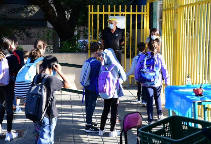 תלמידים בבית הספר (צילום:  אבשלום ששוני)