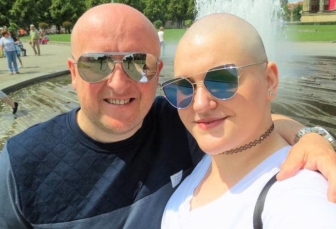 טוני סטנדן, הצעירה שזייפה סרטן, ובן זוגה (צילום:  רשתות חברתיות)