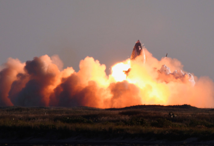 פיצוץ דגם המעבורת של SpaceX בנחיתה (צילום:  spacex)