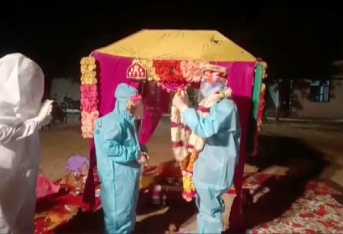 טקס החתונה ההודי בצל נגיף הקורונה (צילום:  רויטרס)
